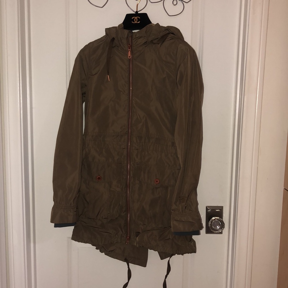 NWOT Mountain Hardwear Rain Jacket - XS